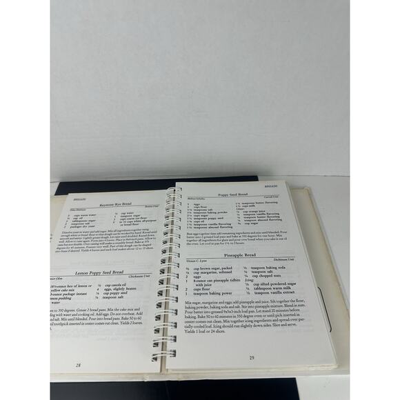 P. Buckley Moss Sharing Traditions Cookbook Limited Edition 1996 - Picture 5 of 8